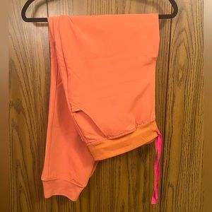 Figs Woman’s Jogger style Terracotta scrub pants.